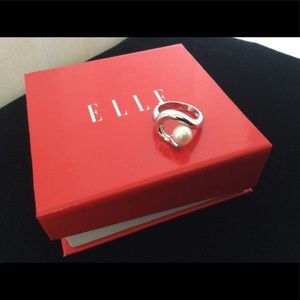 ELLE Ring, Size 6, Sterling Silverwith a Shell Pearl